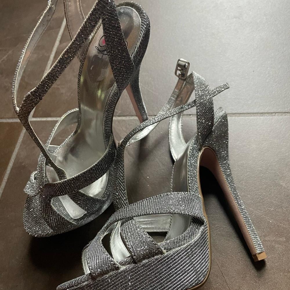 Pewter sparkly Evening pumps